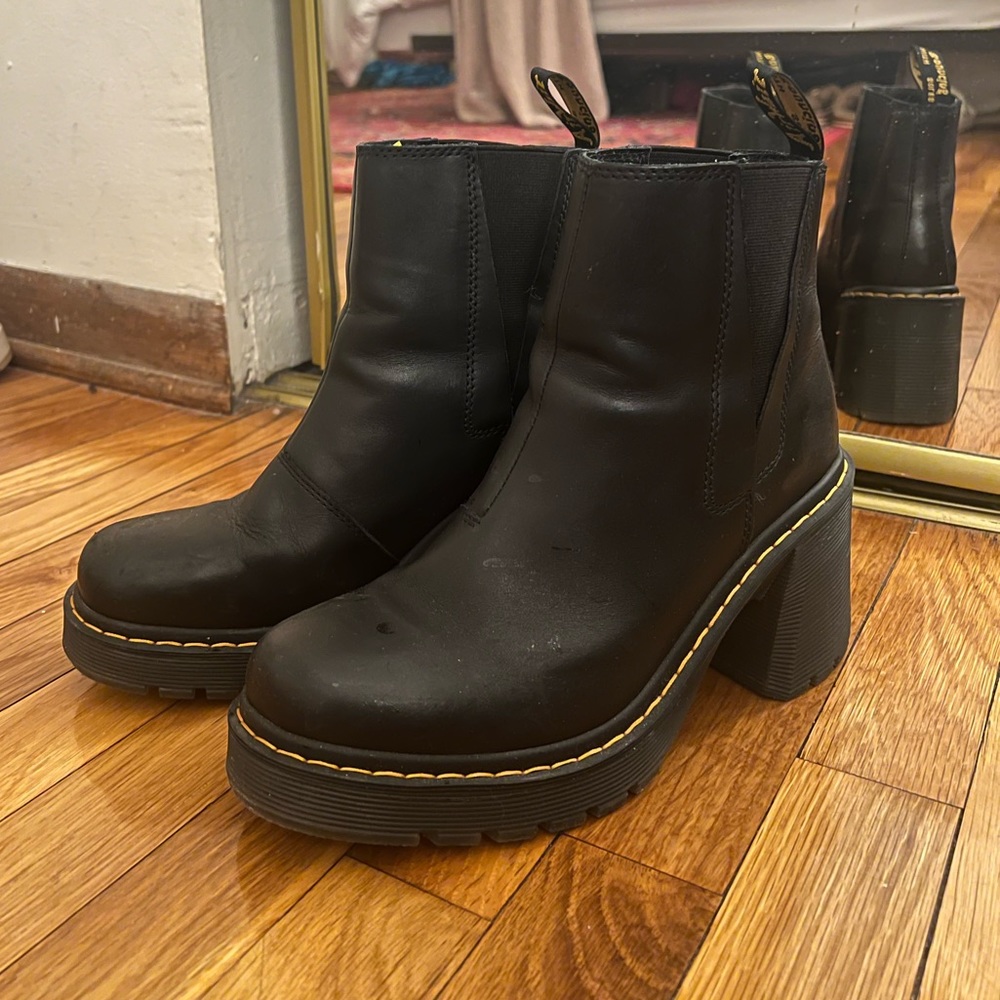 DR MARTENS - SPENCE LEATHER FLARED HEEL CHELSEA BOOTS - SIZE 9